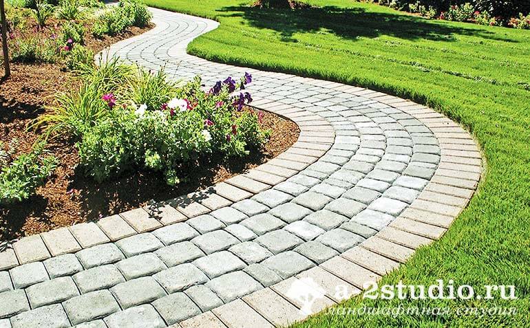 Garden paths made of natural stone